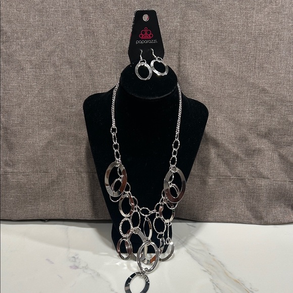 paparazzi Jewelry - Paparazzi Silver Necklace with Black and White with matching earrings